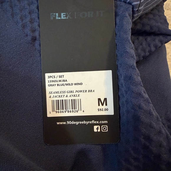 90 Degree | Workout Set - Picture 4 of 4